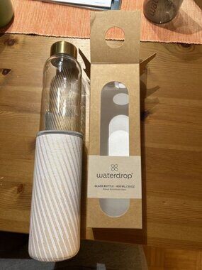 Waterdrop Limited Edition Holiday Glass Bottle with adjustable strap